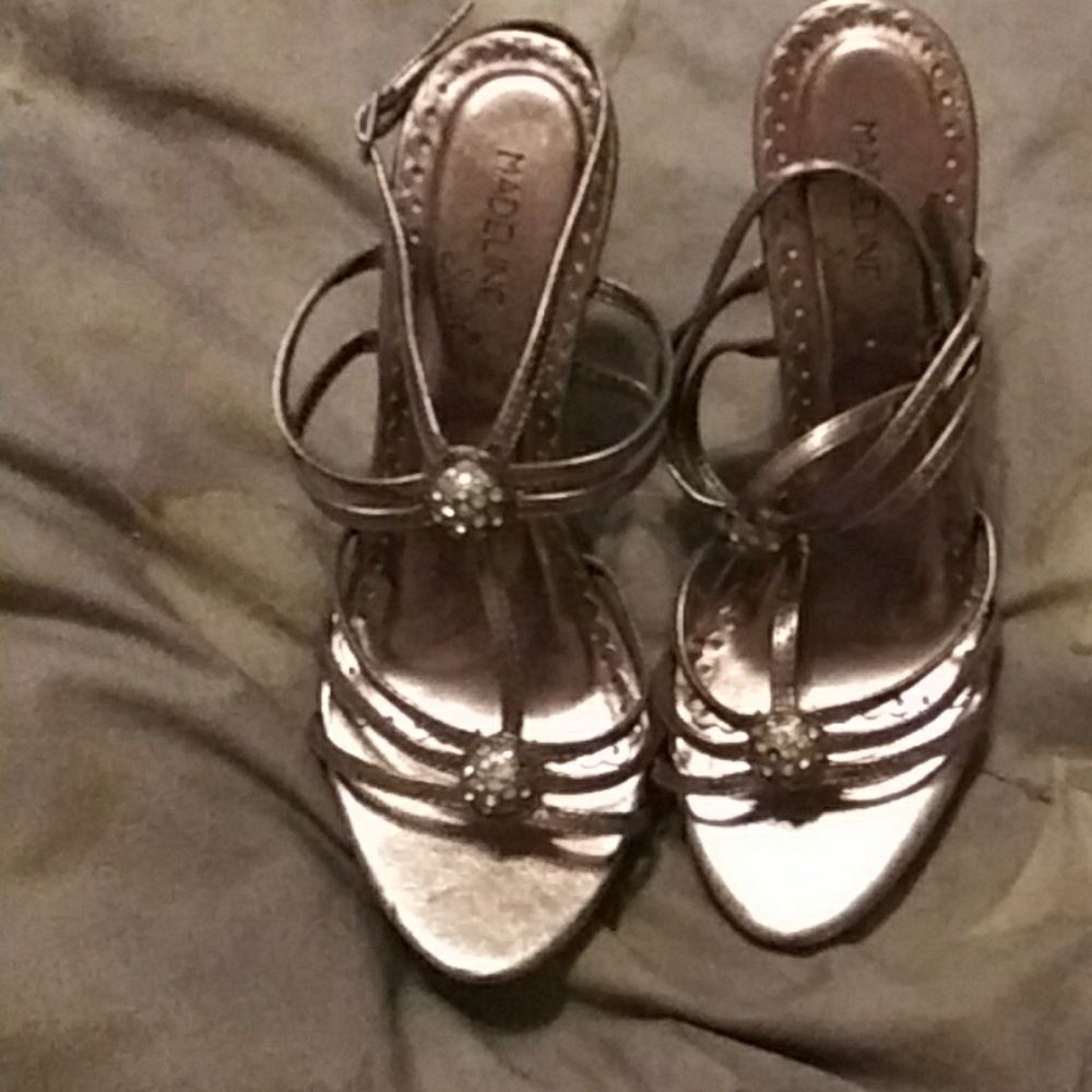 Madeline Stuart Bronze Sandals. 6.5
